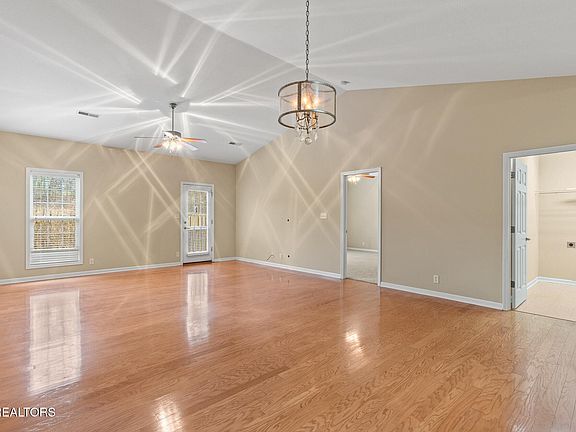 5th image of 7742 Ellisville Ln