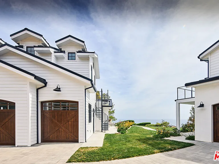 5561 Horizon Dr — Photo 32