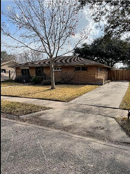 1st image of 513 Dickens Dr