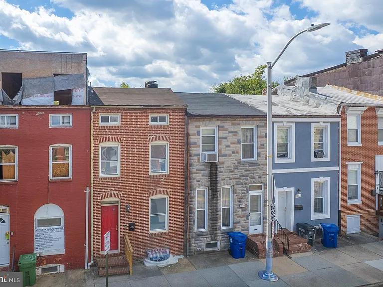 1123 W Lombard St — Photo 3