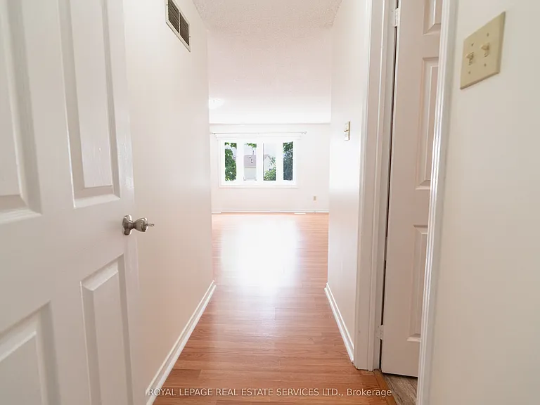 3301 Cambourne Cres — Photo 26