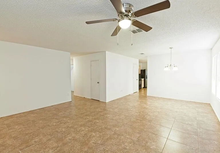 2508 Clear Brook Dr — Photo 6