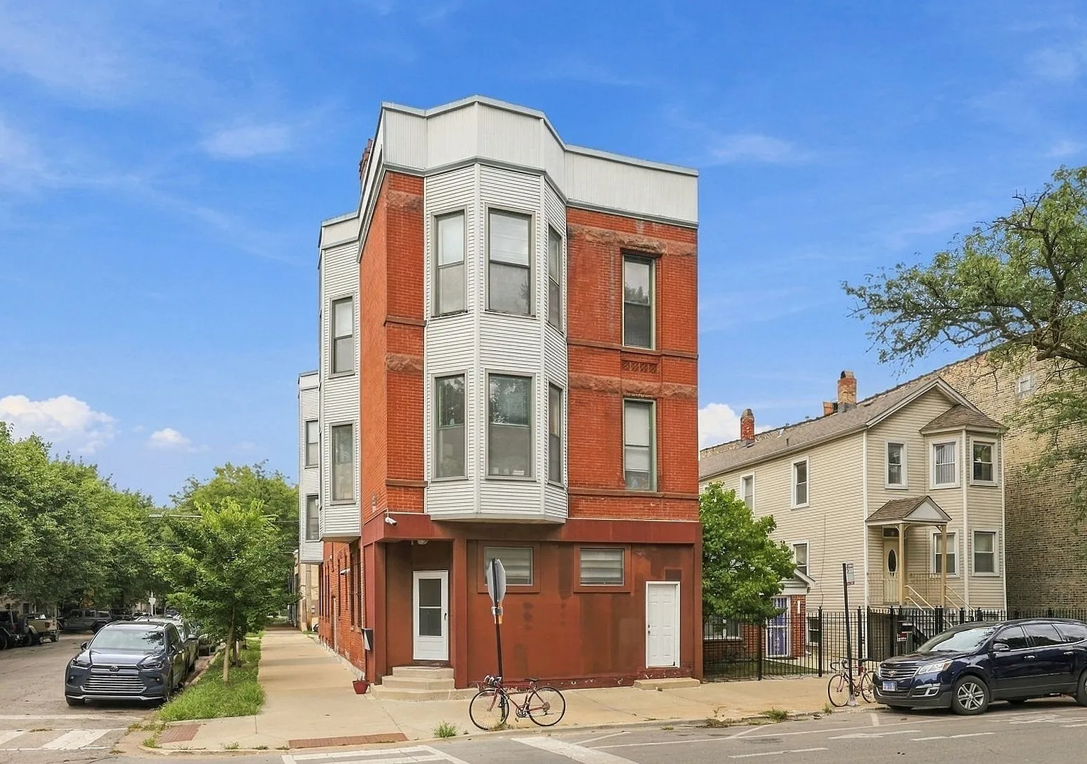 2 bed, $2,595 — Photo 1