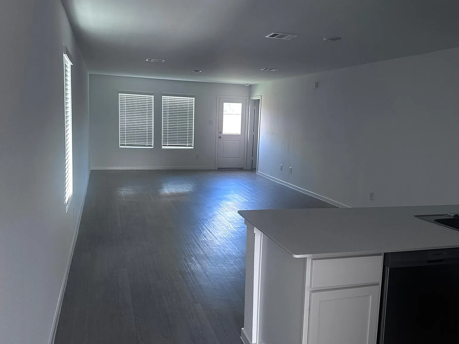 4 bed, 1658 sqft, $2,600 — Photo 3