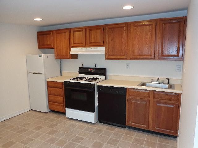 Kitchen with dishwasher
