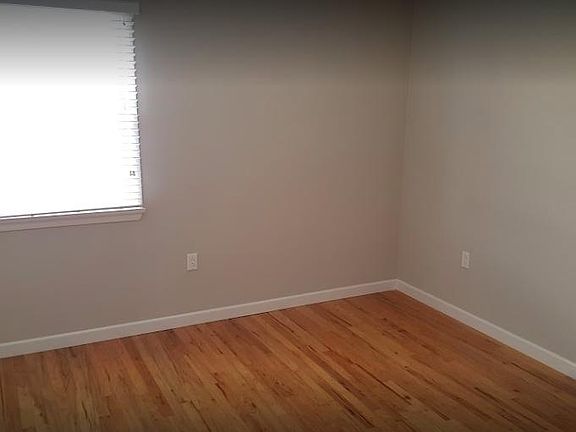 4th image of 1424 Elkgrove Cir APT 3
