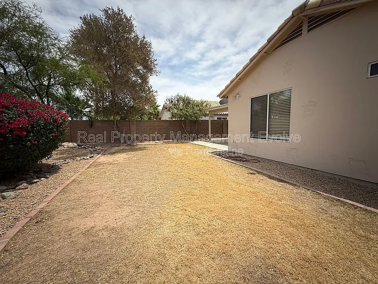 6814 W Louise Dr — Photo 26