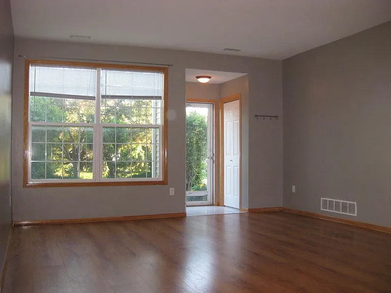 3805 NE Gardenia Ln — Photo 3