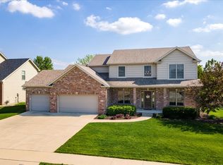 3901 Brookline Ln, Bloomington, IL 61705