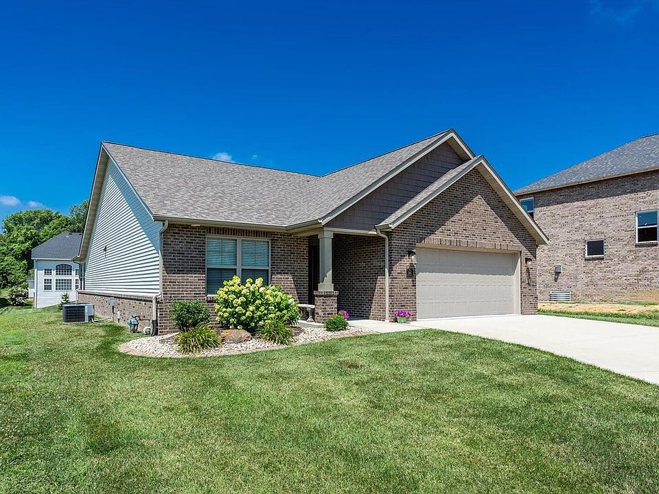 1st image of 240 Fountain Dr