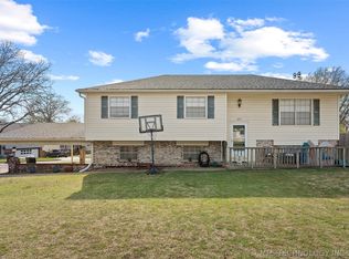 1037 Macklyn Ln, Bartlesville, OK 74006