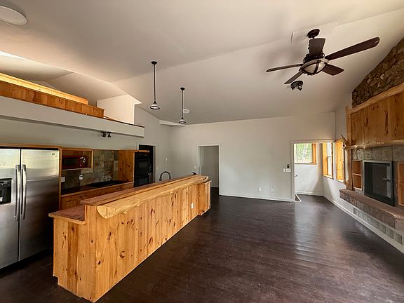 4th image of 423 Mountain Meadows Dr #A