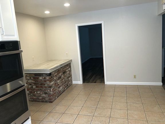 5th image of 2122 Peachtree Ln