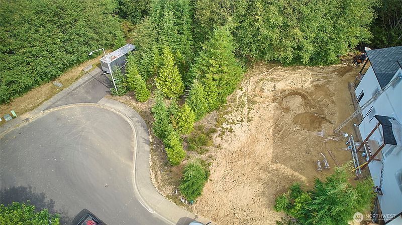 3rd image of 1131 Grays Pointe Lane