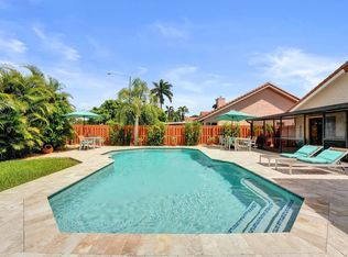 1541 W Oak Knoll Cir, Davie, FL 33324
