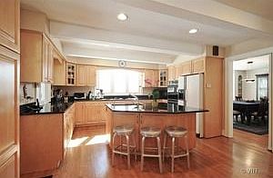 4th image of 750 Highland Pl