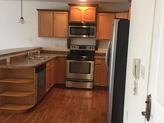 3rd image of 920 Marquette Ave Unit 305