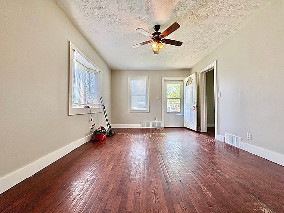 2nd image of 816 S 34th St