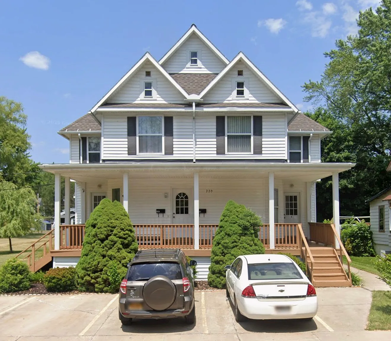220 W 15th St — Photo 1
