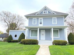612 N 1st St, Ashton, IL 61006