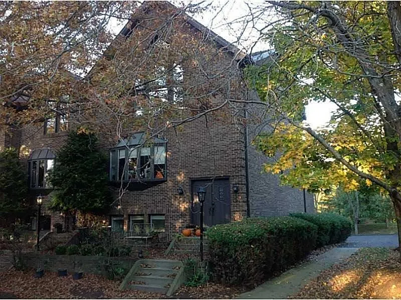 10092 Mansion Dr photo 1