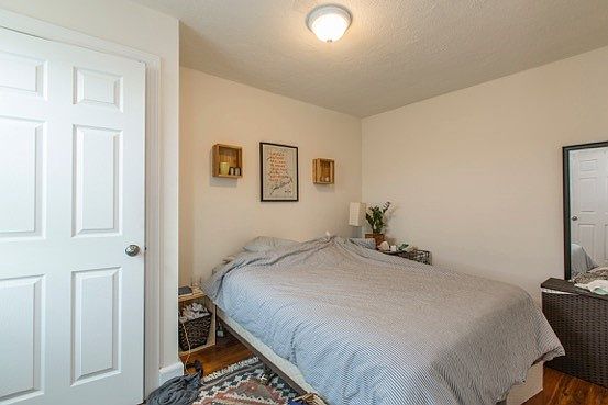 4th image of 312 E Girard Ave #2