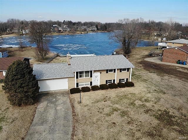 1st image of 161 Hampton Dr