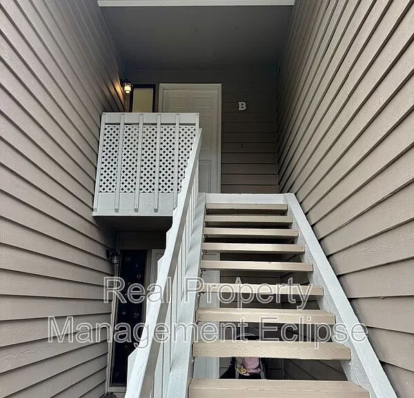 17319 Stone Ct N #B — Photo 13