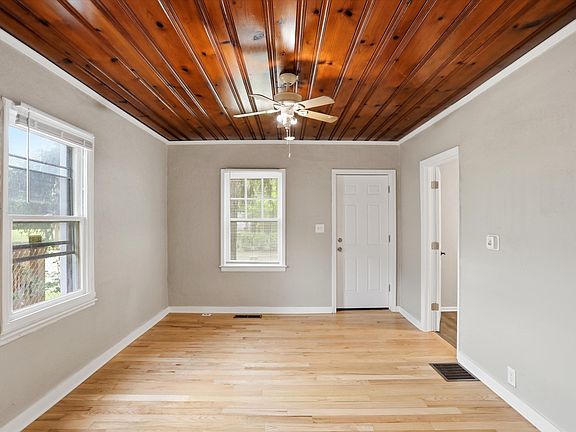 3rd image of 4224 Evanston Ave