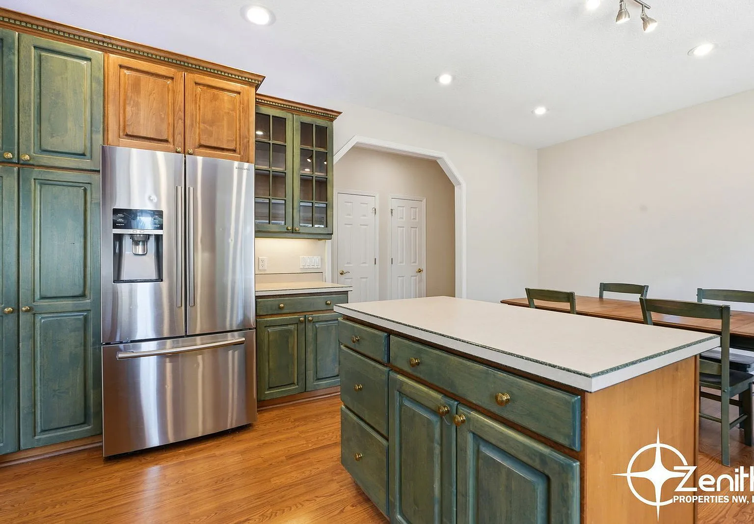 3 bed, 2.0 bath, 1602 sqft, $3,000 — Photo 4