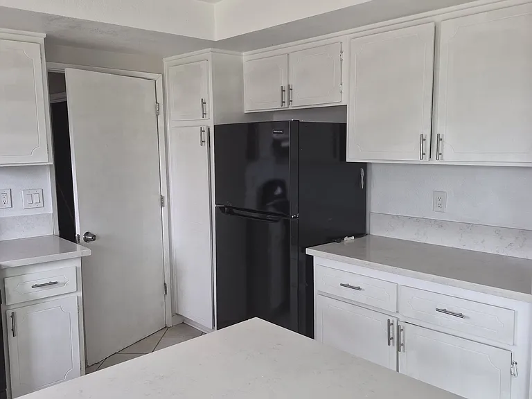 20824 Melville Dr — Photo 2