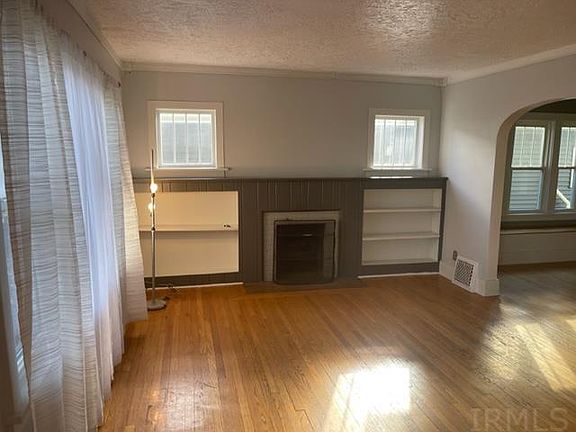 3rd image of 1913 Beverly Pl