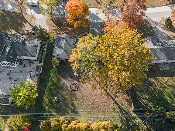 3rd image of 4220 Wedgewood Dr