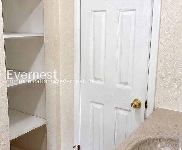 1527 Stuart St — Photo 14
