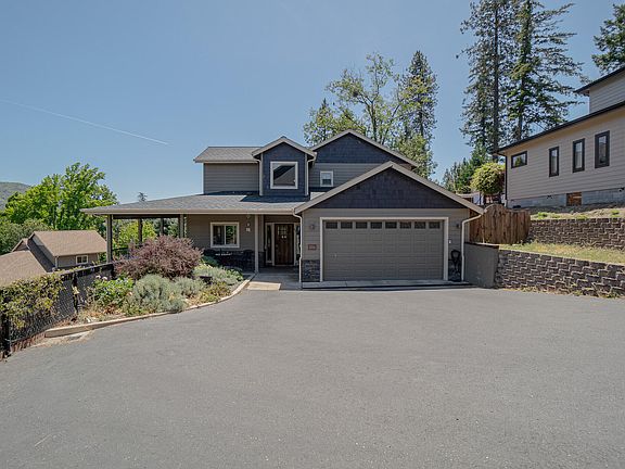 2nd image of 122 NW Rook Dr