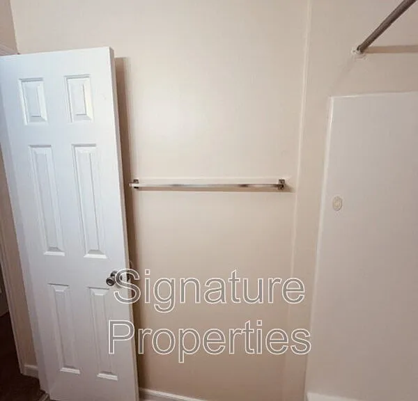 555 Fairfax Ave #G — Photo 28