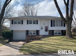 3524 Clover Hills Dr, Bettendorf, IA 52722