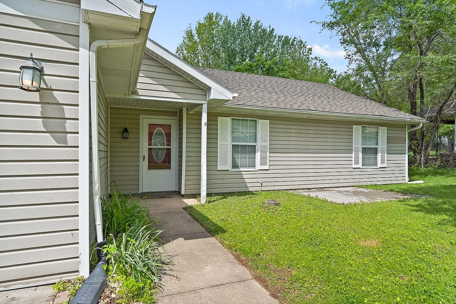 3 bed, 1396 sqft, $1,925 — Photo 2