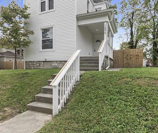 3rd image of 1595 E Rich St