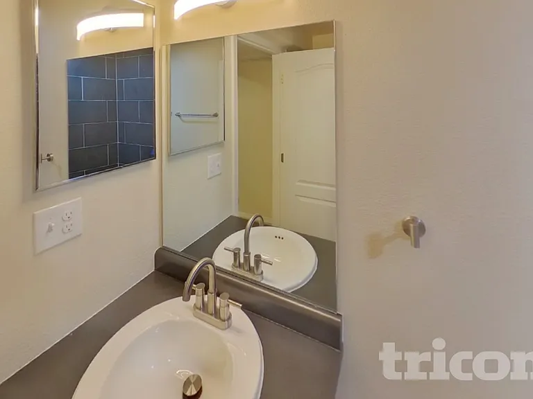 7147 Silverwind Cir — Photo 14