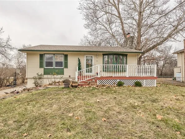 104 Continental Dr, Lansing, KS 66043