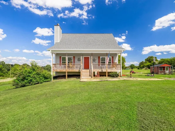 28 Comer St, Maysville, GA 30558