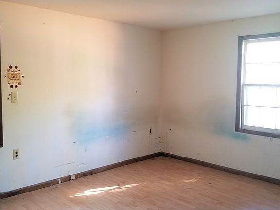 4th image of 807 Pineview Dr