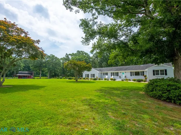 645 Blue Barn Rd, Wake, VA 23176