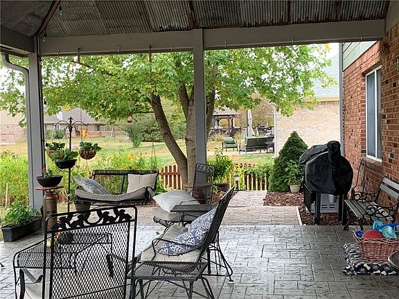 5th image of 2114 Woodcock Dr