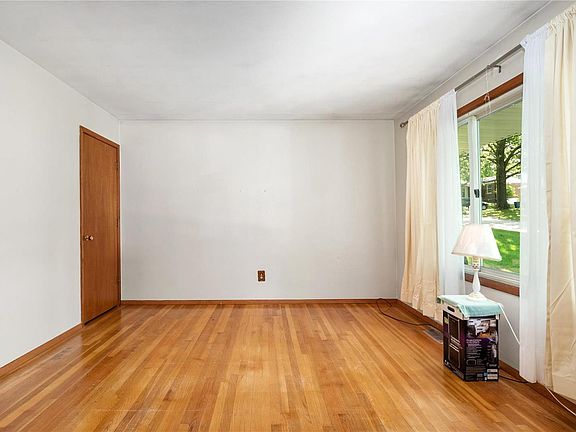 2nd image of 1531 Beecher Dr