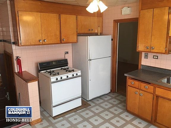 3rd image of 3204 Sunset Ln