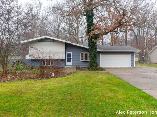 21689 Maple Glen Dr, Edwardsburg, MI 49112