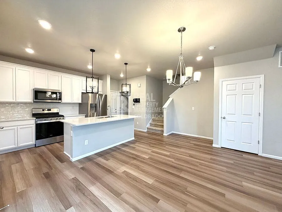 Spacious Castle Pines Home with Quartz Kitchen, Loft & Patio — Photo 4