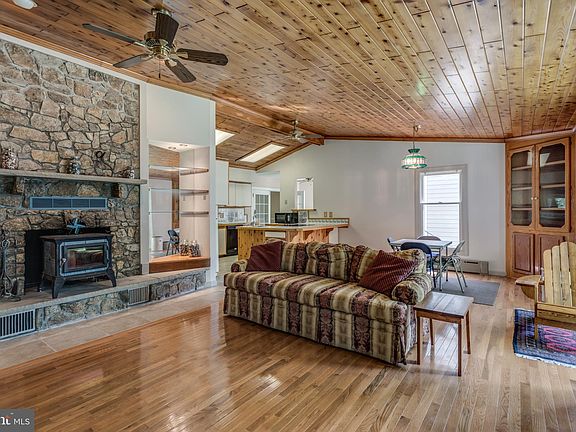 3rd image of 2853 Browntown Rd
